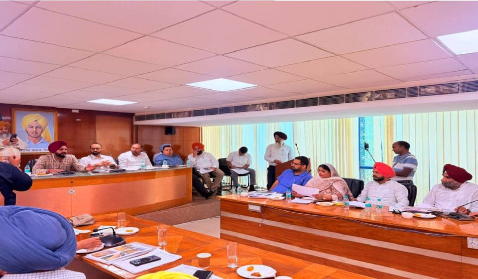 Mayor Sarabjeet Singh Samana chairs a meeting with Municipal Corporation councillors to discuss ward development and civic issues in SAS Nagar Mohali.
