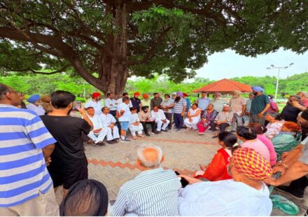 Mayor Sarabjeet Singh Samana meeting residents of Dheer Park in Sector 64, Mohali, to discuss civic issues and local development.
