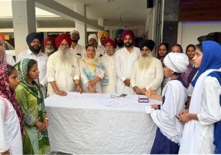 Mayor Sarabjeet Singh Samana participates in the Gurbani, poetry, speech, and turban competition at Gurdwara Sri Kalgidhar Singh Sabha in Mohali