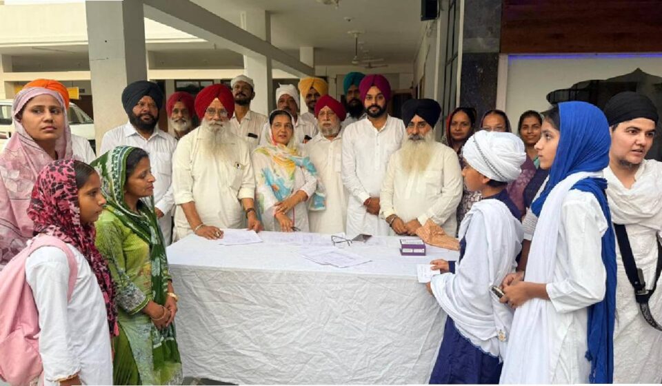 Mayor Sarabjeet Singh Samana participates in the Gurbani, poetry, speech, and turban competition at Gurdwara Sri Kalgidhar Singh Sabha in Mohali
