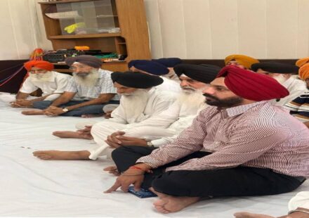 Mayor Sarabjeet Singh Samana offers prayers at Gurdwara Singh Sabha in Sector 89, SAS Nagar Mohali, and interacts with members of the congregation.