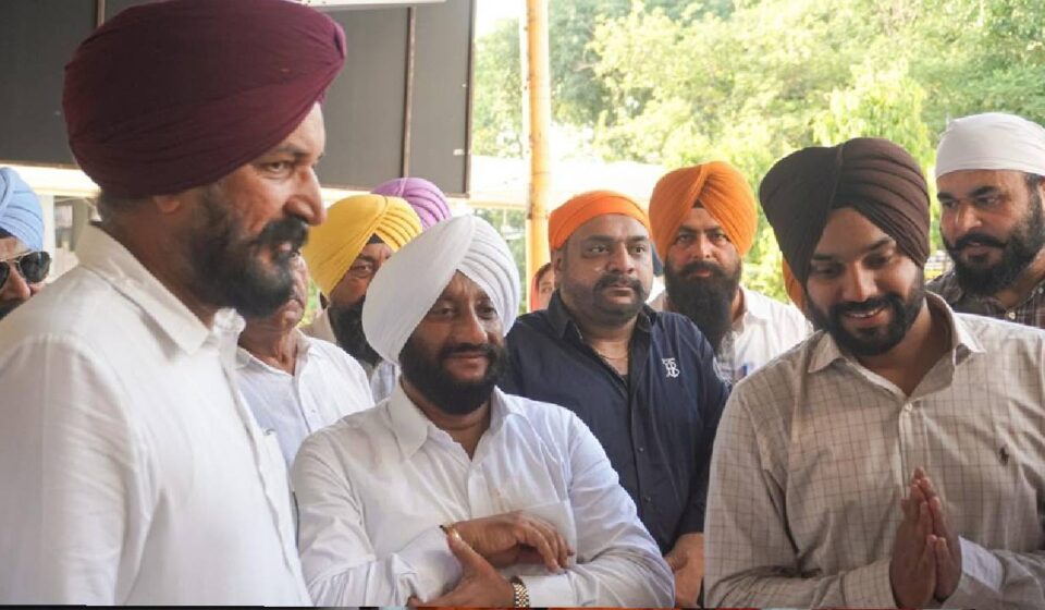 Mayor Sarabjeet Singh Samana offers prayers at Guru Ghar in Mohali after assuming office as Mayor and seeks blessings for the well-being of the people.