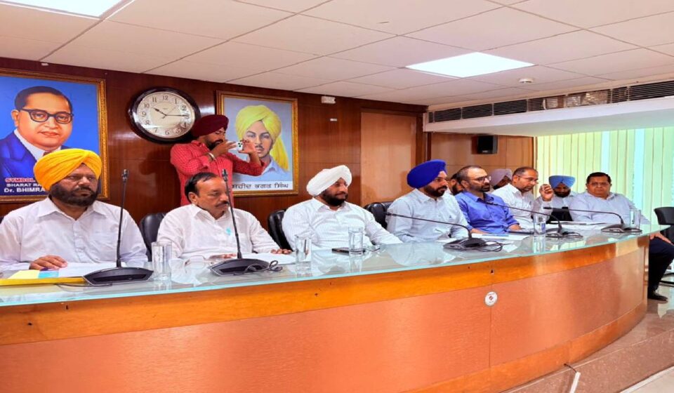 Mayor Sarabjeet Singh Samana chairs a meeting with the Senior Deputy Mayor, Deputy Mayor, and councillors at the Municipal Corporation Office in Mohali to discuss ward development issues.