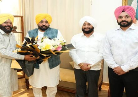 Mayor Sarabjeet Singh Samana meeting Punjab Chief Minister Bhagwant Mann to discuss development projects and civic infrastructure in Mohali