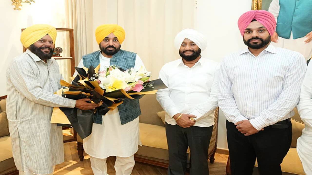 Mayor Sarabjeet Singh Samana meeting Punjab Chief Minister Bhagwant Mann to discuss development projects and civic infrastructure in Mohali