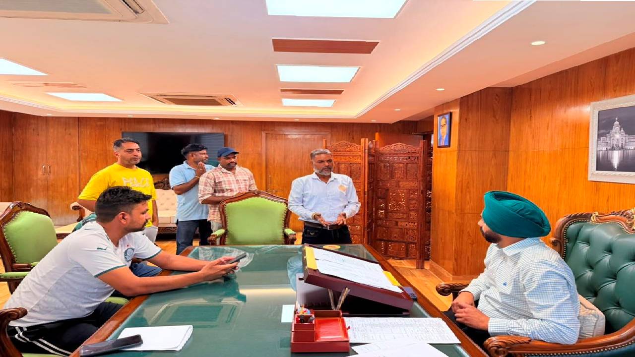 Mayor Sarabjeet Singh Samana meeting residents from different areas of SAS Nagar Mohali at his office to hear civic issues and public grievances.