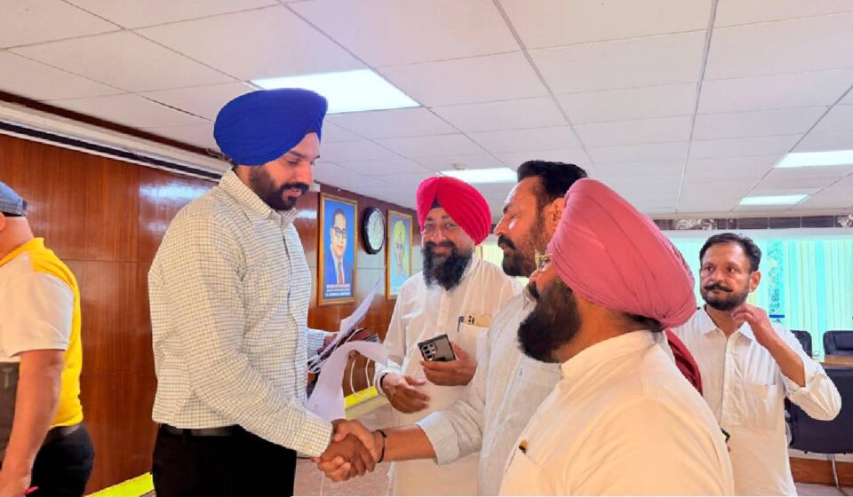 Mayor Sarabjeet Singh Samana meeting residents of SAS Nagar Mohali to listen to civic issues and public grievances