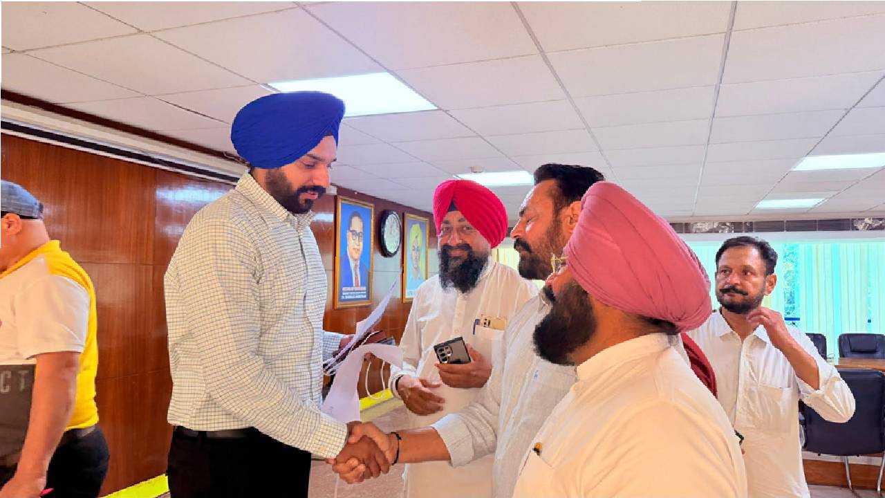 Mayor Sarabjeet Singh Samana meeting residents of SAS Nagar Mohali to listen to civic issues and public grievances