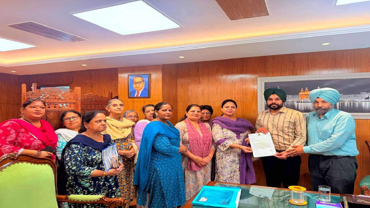 Mayor Sarabjeet Singh Samana meeting residents from different areas of SAS Nagar Mohali at his office to hear civic issues and public grievances.