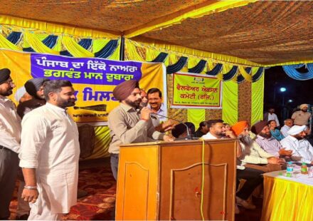 Mayor Sarabjeet Singh Samana addresses residents during a public dialogue programme in Phase 6, SAS Nagar Mohali, on development and public welfare initiatives