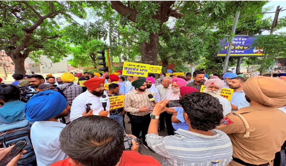 Mayor Sarabjeet Singh Samana participates in a public protest in Mohali supporting development-focused governance and social harmony.