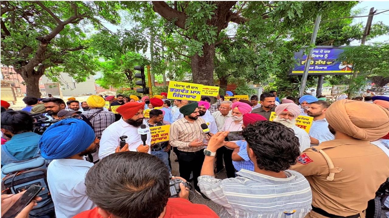 Mayor Sarabjeet Singh Samana participates in a public protest in Mohali supporting development-focused governance and social harmony.