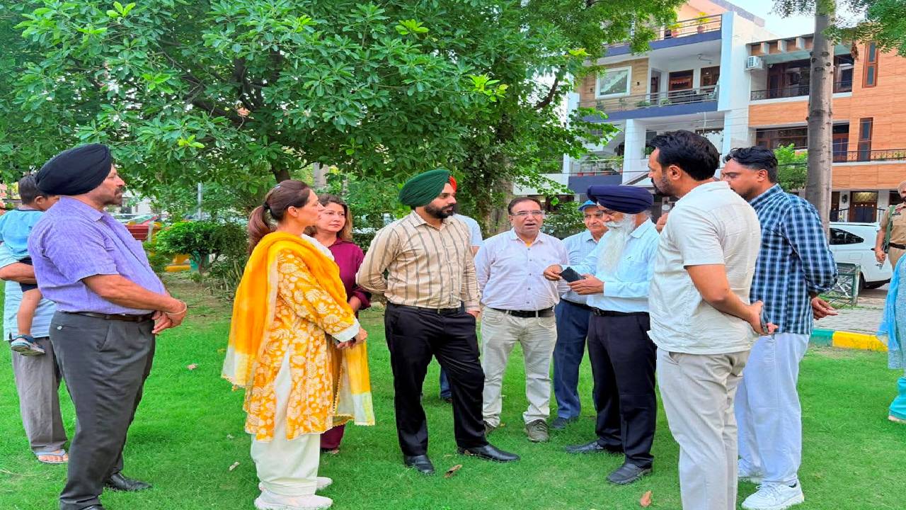 Mayor Sarabjeet Singh Samana visits the park in Ward 33, Sector 70, Mohali, interacts with residents, and inspects cleanliness and drainage works