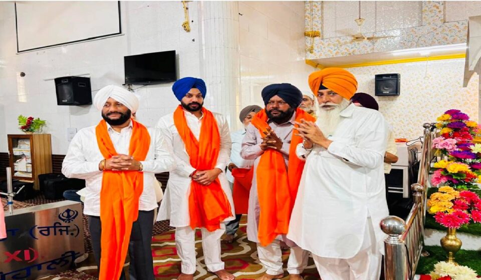 Mayor Sarabjeet Singh Samana attends the Sri Sukhmani Sahib Path at Gurdwara Singh Sabha, Phase 11, SAS Nagar Mohali, and offers prayers with the congregation