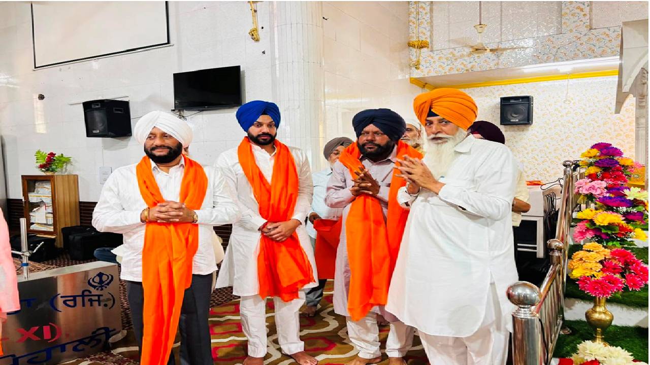 Mayor Sarabjeet Singh Samana attends the Sri Sukhmani Sahib Path at Gurdwara Singh Sabha, Phase 11, SAS Nagar Mohali, and offers prayers with the congregation