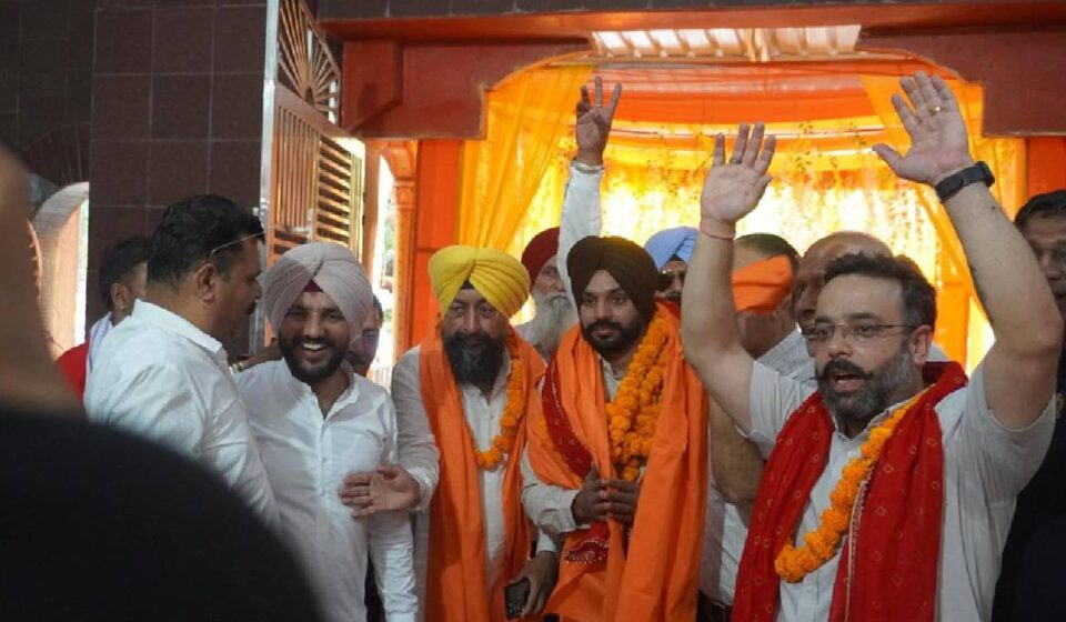Mayor Sarabjeet Singh Samana and his team offer prayers at a temple in Mohali after assuming office as Mayor.