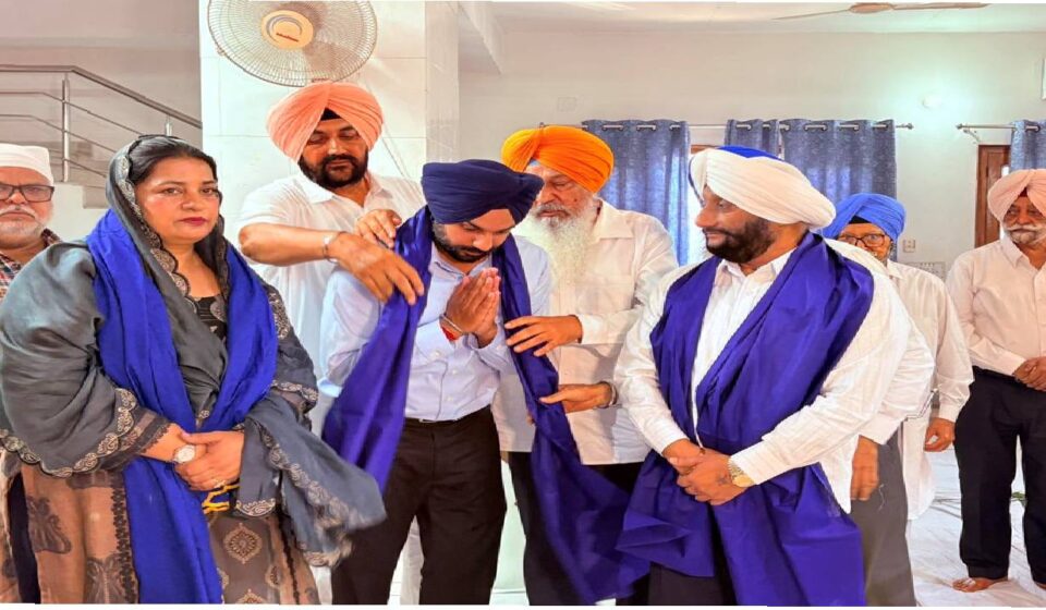 Mayor Sarabjeet Singh Samana attends the thanksgiving Path organised for Ward No. 5 Councillor Bibi Arvinder Kaur Ji at a Gurdwara Sahib in Mohali