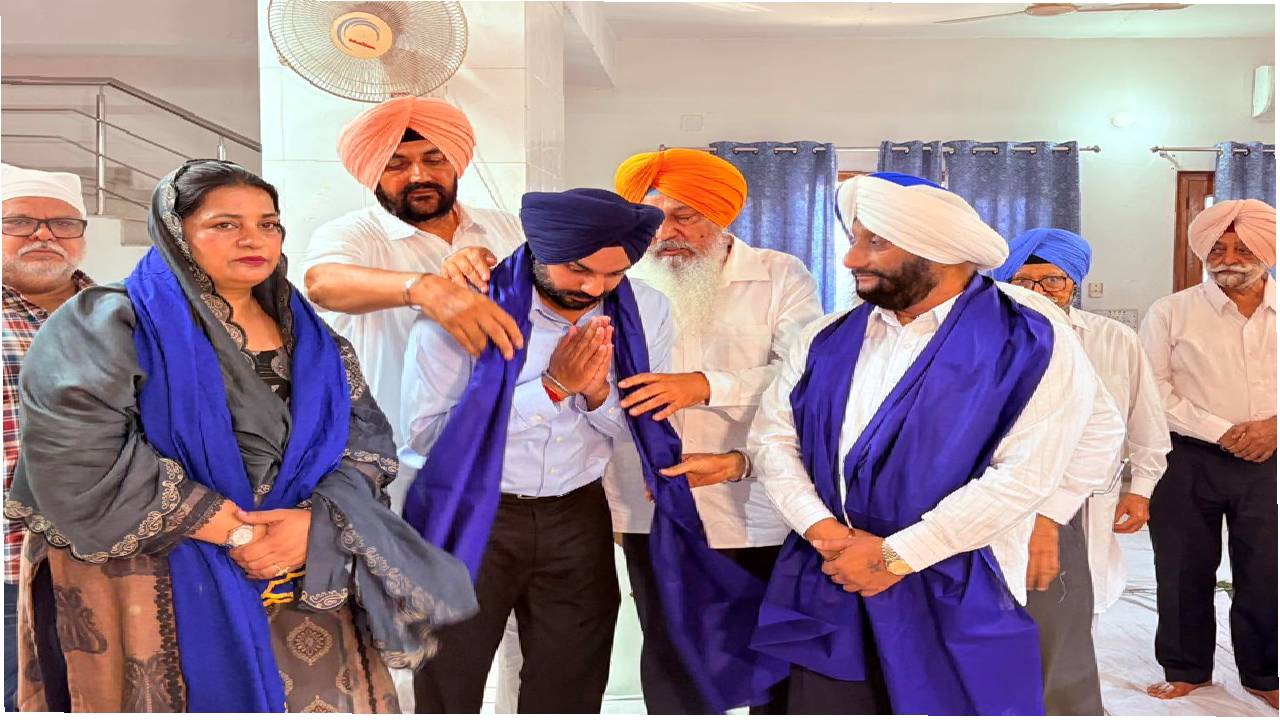 Mayor Sarabjeet Singh Samana attends the thanksgiving Path organised for Ward No. 5 Councillor Bibi Arvinder Kaur Ji at a Gurdwara Sahib in Mohali
