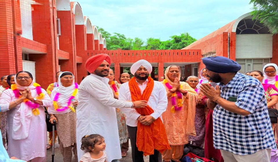 Senior pilgrims depart from Sector 70 Mohali under the Chief Minister Tirath Yatra Scheme.