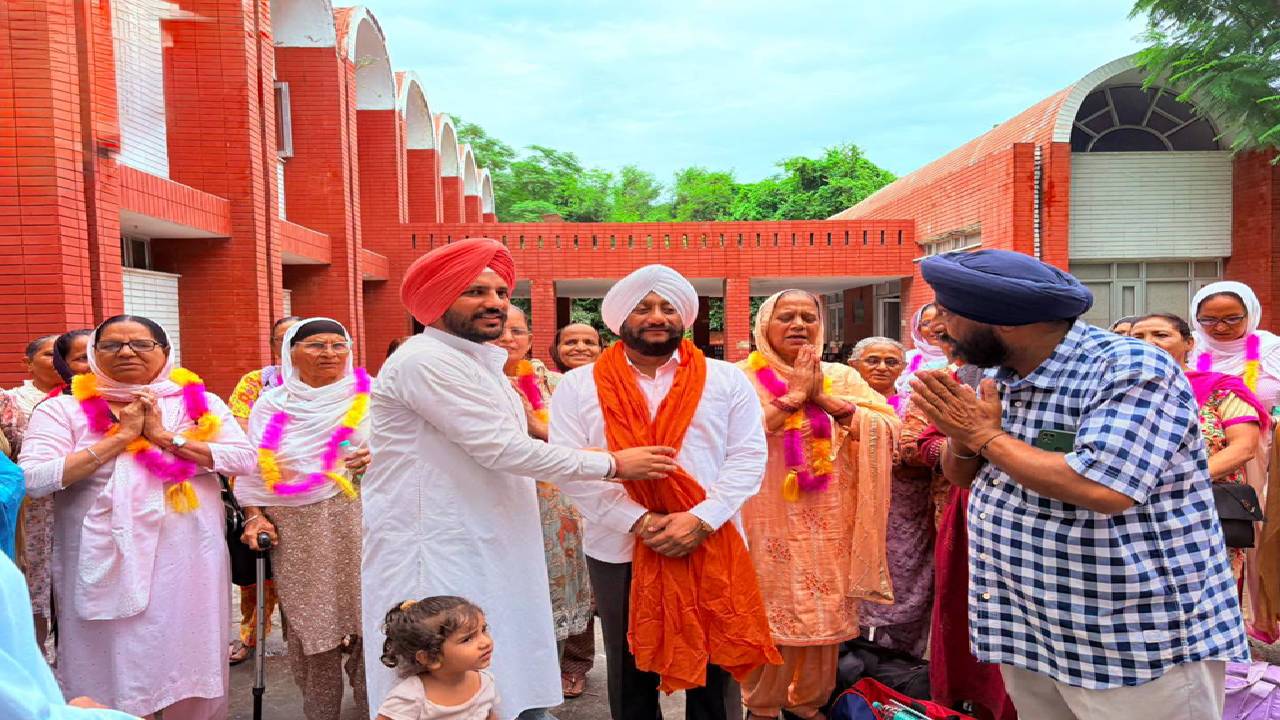 Senior pilgrims depart from Sector 70 Mohali under the Chief Minister Tirath Yatra Scheme.
