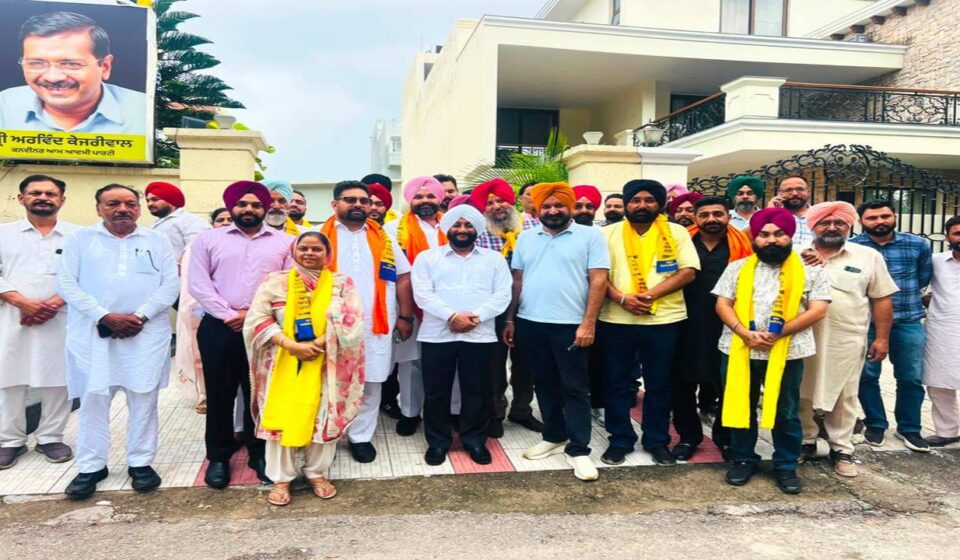 MLA Kulwant Singh welcomes Harjit Singh Bholu and supporters into the Aam Aadmi Party in Mohali.