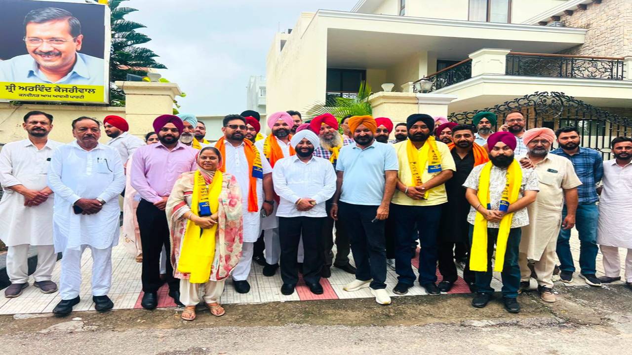 MLA Kulwant Singh welcomes Harjit Singh Bholu and supporters into the Aam Aadmi Party in Mohali.