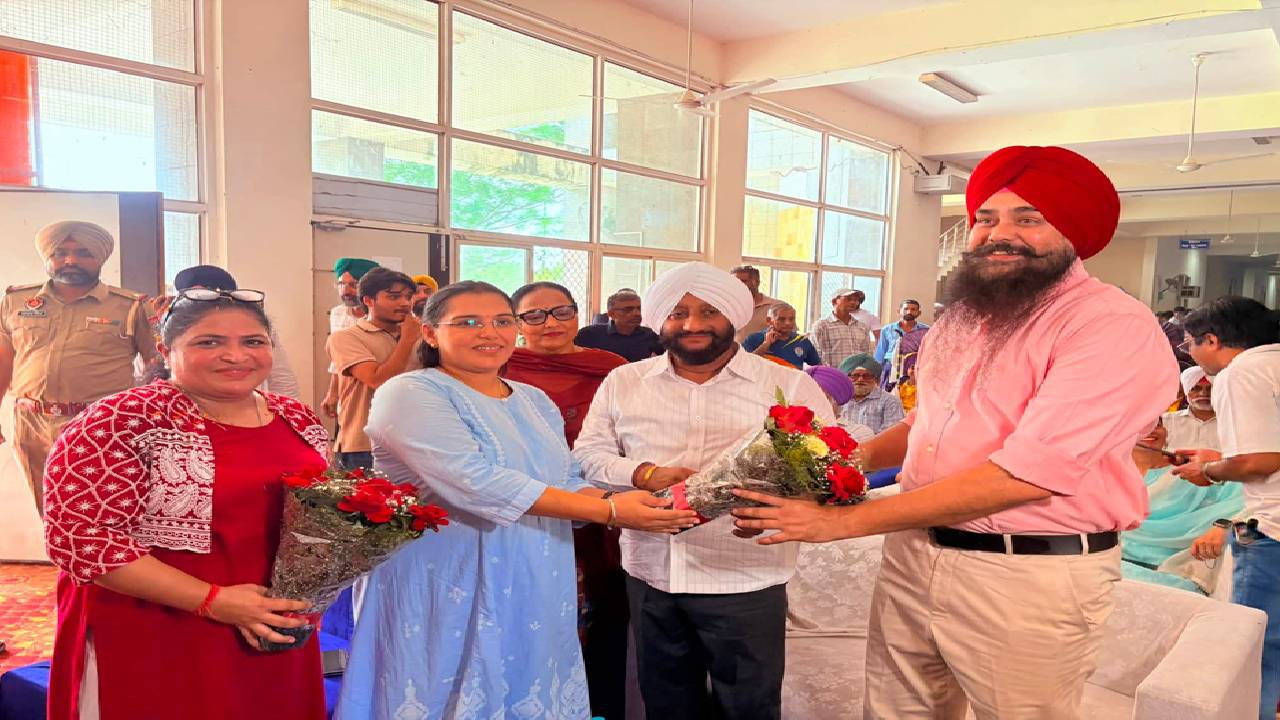 MLA Kulwant Singh and MP Malwinder Singh Kang welcome the Khedan Watan Punjab Diyan Season 4 torch in Mohali.