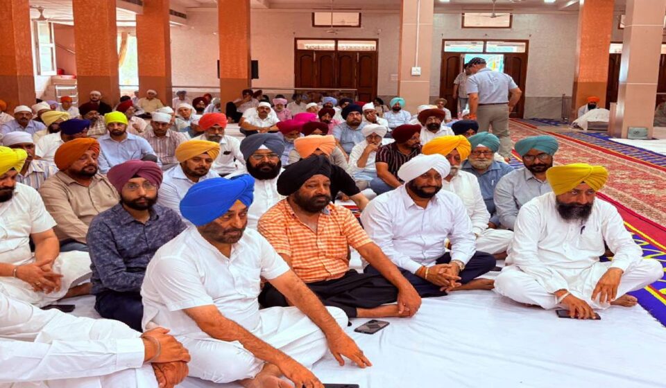 MLA Kulwant Singh attends the Antim Ardas ceremony of Sardarni Kulwant Kaur Ji at Gurdwara Sachkhand Sahib in Phase 3B1 Mohali.
