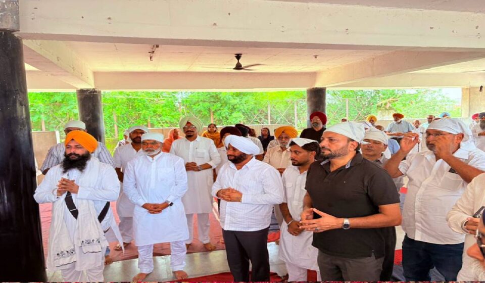 MLA Kulwant Singh attends the last rites of Dharampal Upashak Ji and offers condolences to the bereaved family.