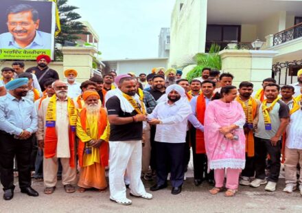MLA Kulwant Singh welcomes more than 20 families from Balongi into the Aam Aadmi Party in Mohali.