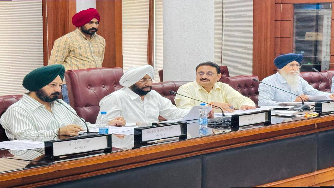 Punjab Vidhan Sabha Committee on Local Bodies meeting discussing civic issues and public facilities.