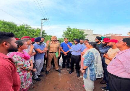 Mayor Sarabjeet Singh Samana meets Ansal Society residents in Mohali to discuss sewerage and other local civic issues.
