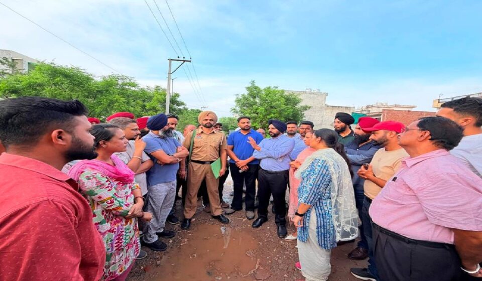 Mayor Sarabjeet Singh Samana meets Ansal Society residents in Mohali to discuss sewerage and other local civic issues.
