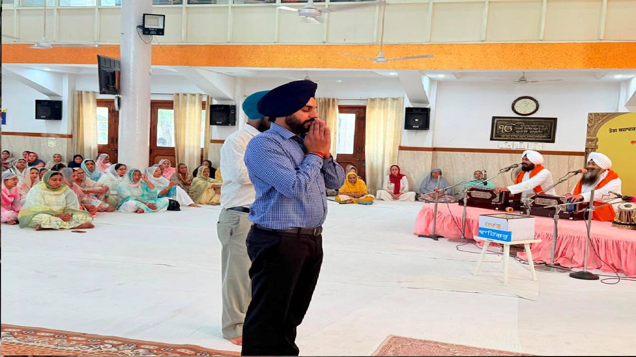 Mayor Sarabjeet Singh Samana attends the Antim Ardas of late Sardarni Swaran Kaur Ji at Gurdwara Sri Kalgidhar Singh Sabha, Phase 4, Mohali, and offers condolences to the family