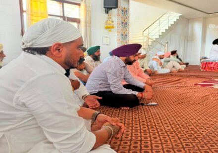 Mayor Sarabjeet Singh Samana attends the Antim Ardas of late Sardar Sohan Singh Ji at Gurdwara Sahib Patti Kamboj and offers condolences to the family.