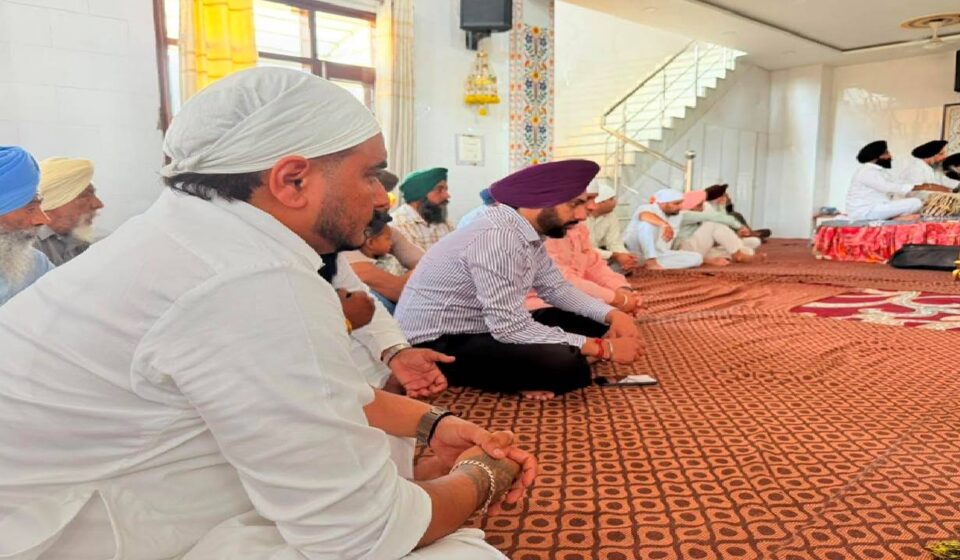Mayor Sarabjeet Singh Samana attends the Antim Ardas of late Sardar Sohan Singh Ji at Gurdwara Sahib Patti Kamboj and offers condolences to the family.