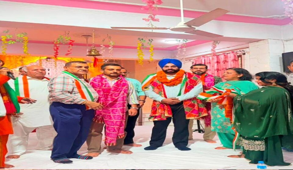 Mayor Sarabjeet Singh Samana attends the Bhajan Sandhya at Durga Mata Mandir in Phase 10 Mohali and receives the blessings of Mata Rani