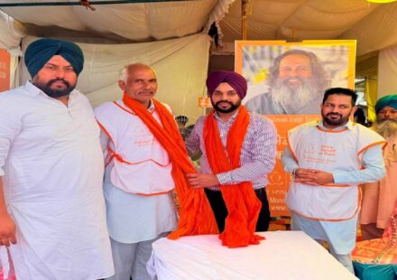 Mayor Sarabjeet Singh Samana visits the Kanwar Yatri Camp in Daidi, Mohali, where medical assistance and langar are provided to Kanwar pilgrims