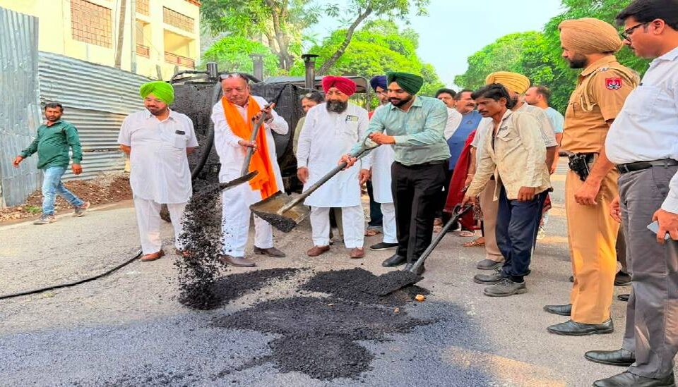 Mayor Sarabjeet Singh Samana inspects ongoing development works and cleanliness arrangements in different areas of Mohali city.