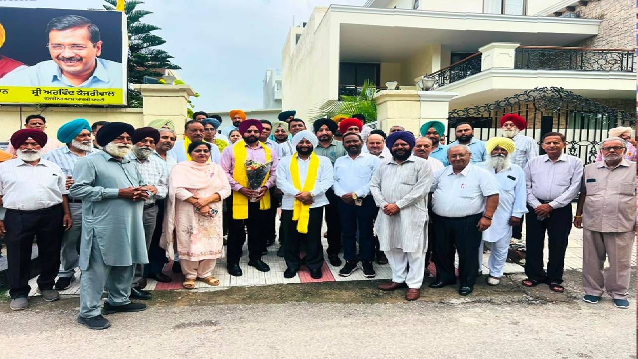 Mayor Sarabjeet Singh Samana receives a congratulatory visit from PUDA employees at his office in SAS Nagar Mohali