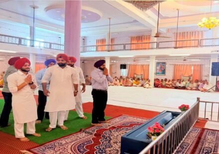Mayor Sarabjeet Singh Samana attends the last prayer of late Sardarni Surinder Kaur Ji at Angitha Sahib Phase 8 Mohali and offers condolences to the family