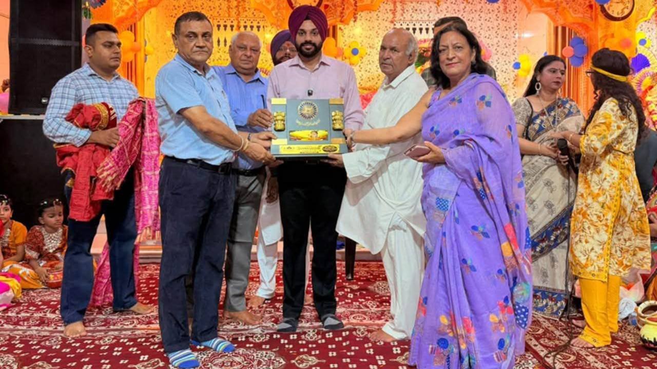 Mayor Sarabjeet Singh Samana paying obeisance at Shri Durga Temple Phase-10 Mohali on Janmashtami