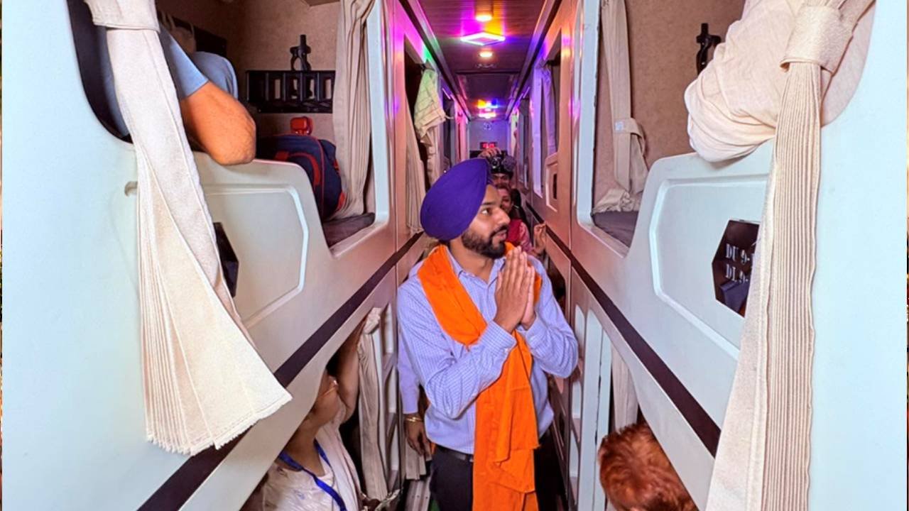 Mayor Sarabjeet Singh Samana flags off elderly pilgrims from Phase-11 Mohali under the Chief Minister’s Pilgrimage Yatra Scheme