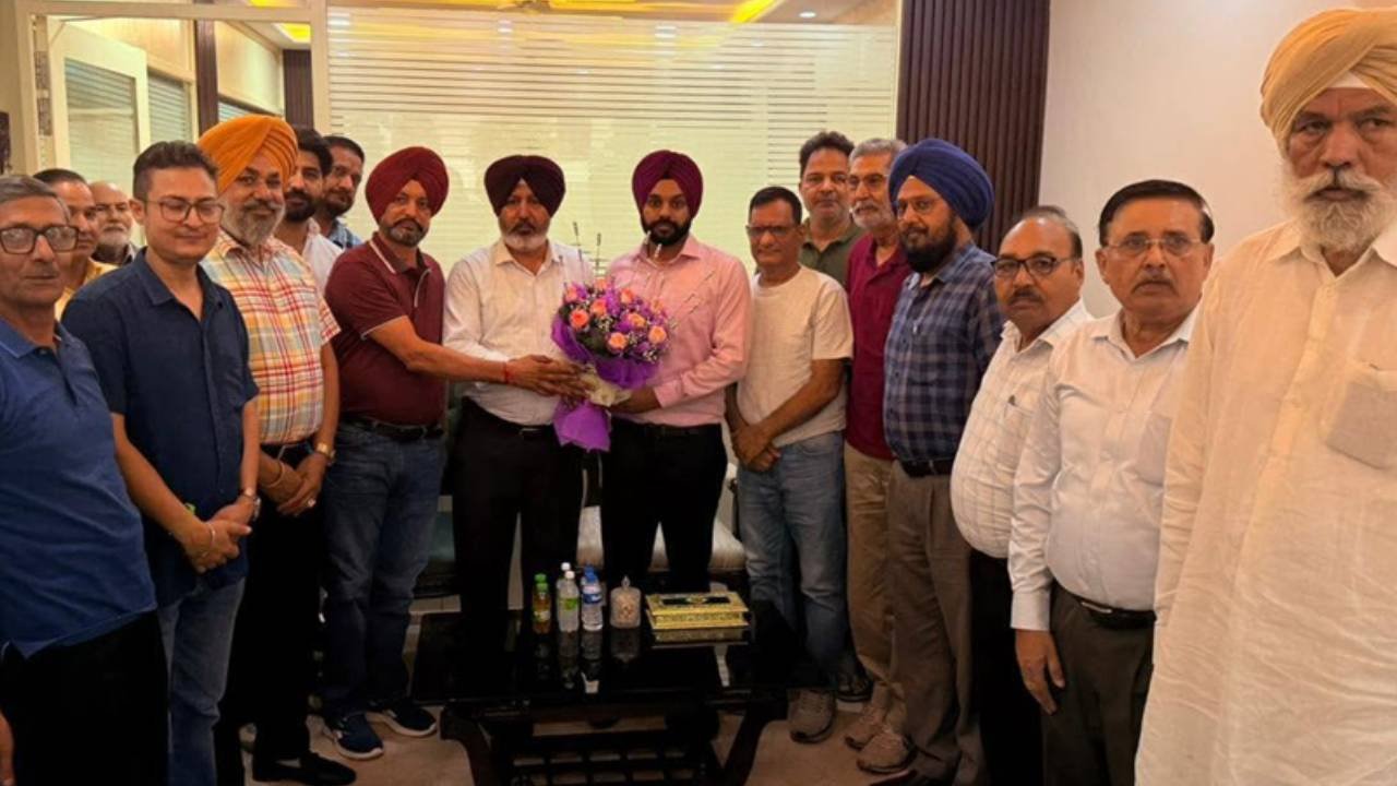 Mayor Sarabjeet Singh Samana listening to residents’ problems in Sector-80 Mohali