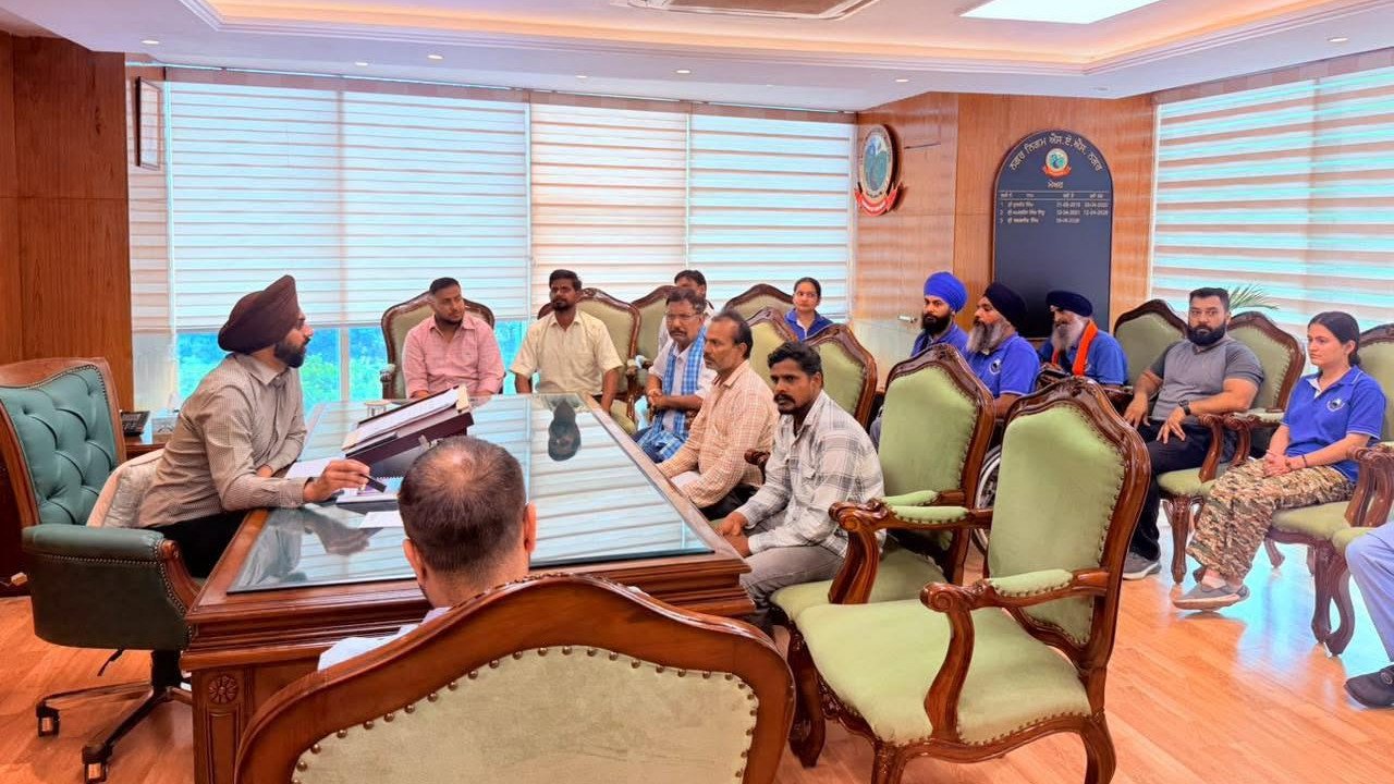Mohali residents meet Sarabjeet Singh Samana over ward concerns