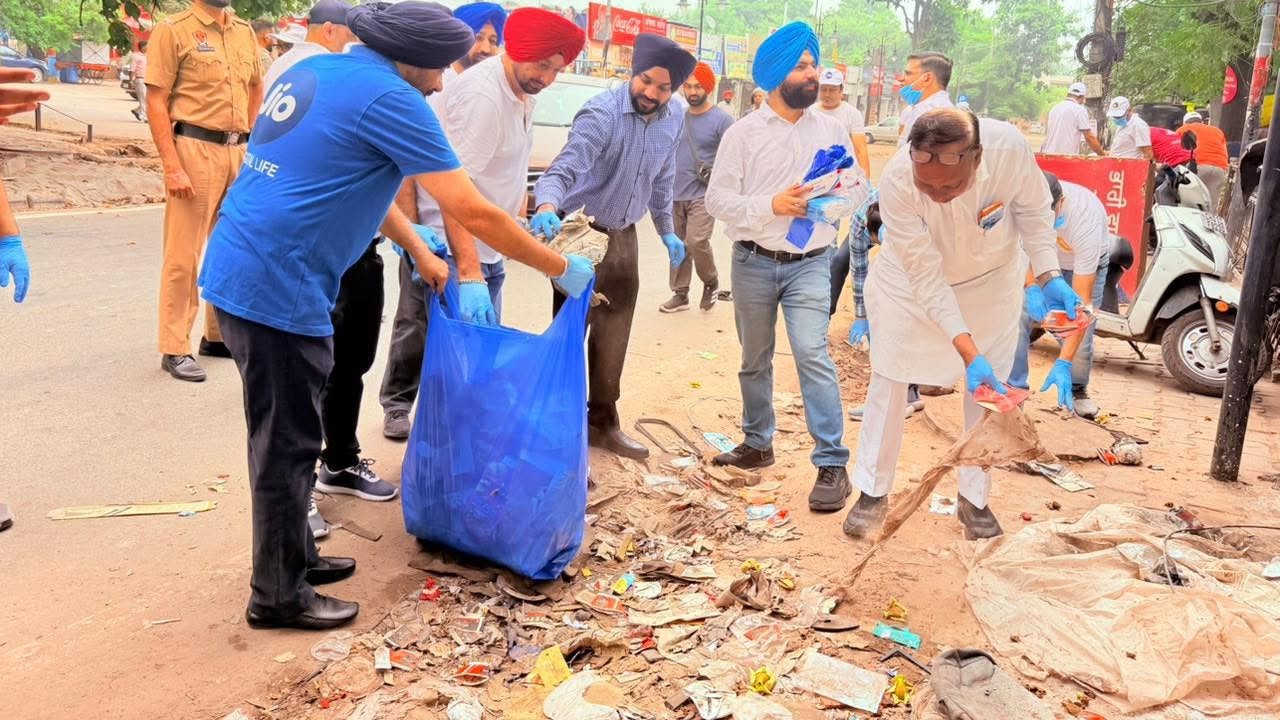 Mission Clean Mohali cleaning drive at Chawla Market Phase-7 Mohali