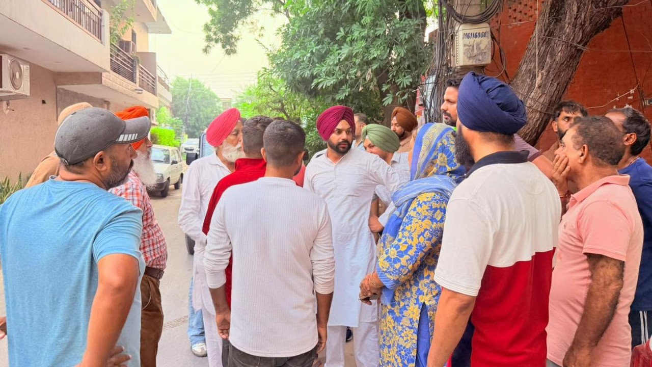 Mohali road repairs inspection by Sarabjeet Singh Samana in Phase-7